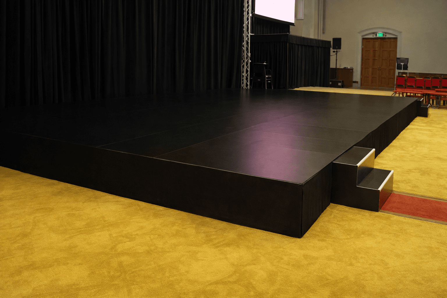 Modulair podium voor een concert of presentatie